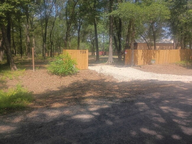 Building Photo - This one has it ALL! Rare with privacy and views! Large shed and truck/boat storage!