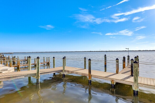 Building Photo - 2955 N Beach Rd