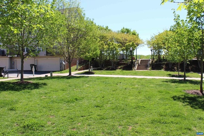 Building Photo - 2138 Lockwood Dr