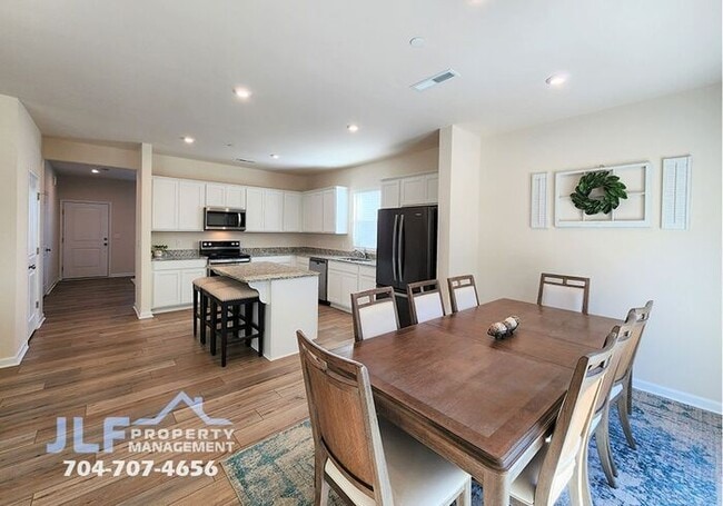 Building Photo - Coming Soon-Beautiful 5 Bed/3 Bath Home in...