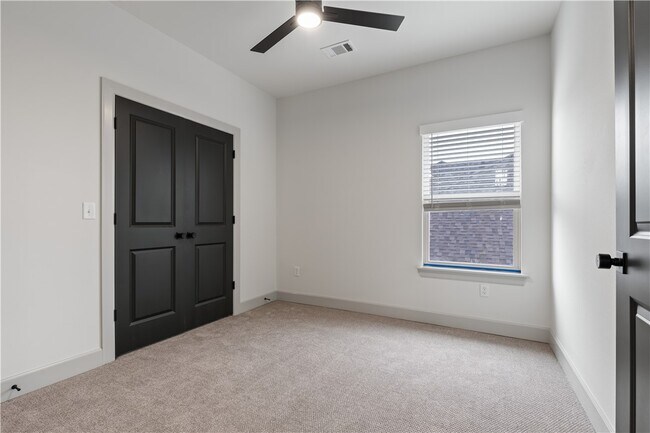 Building Photo - 1121 Whistler St