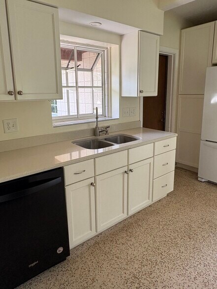 Building Photo - 1200 Tanager Dr