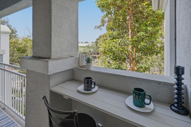 Building Photo - Point Loma, "The Bay" 2 bed 2 Bath Townhome now available! Amazing amenities, don't miss out