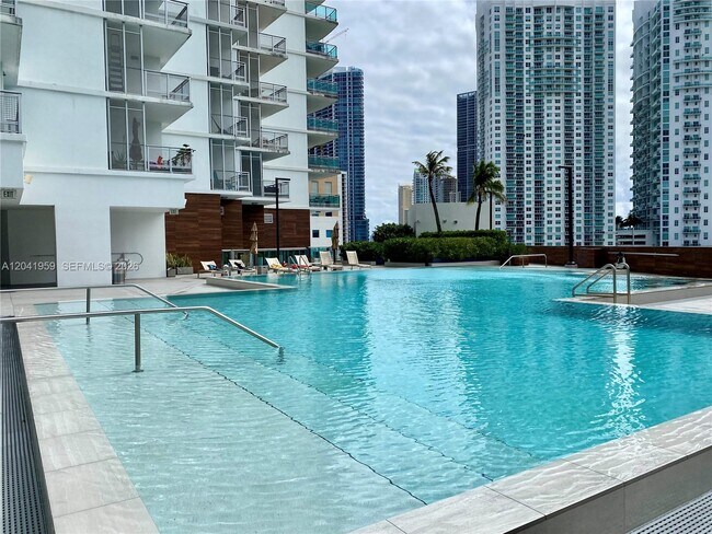 Building Photo - 350 S Miami Ave