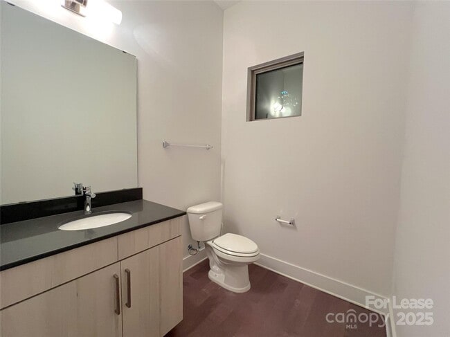 Building Photo - 211 Doggett St