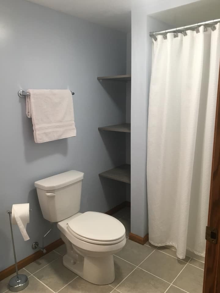 Full Bathroom Lower Level - 1037 Fountain Dr