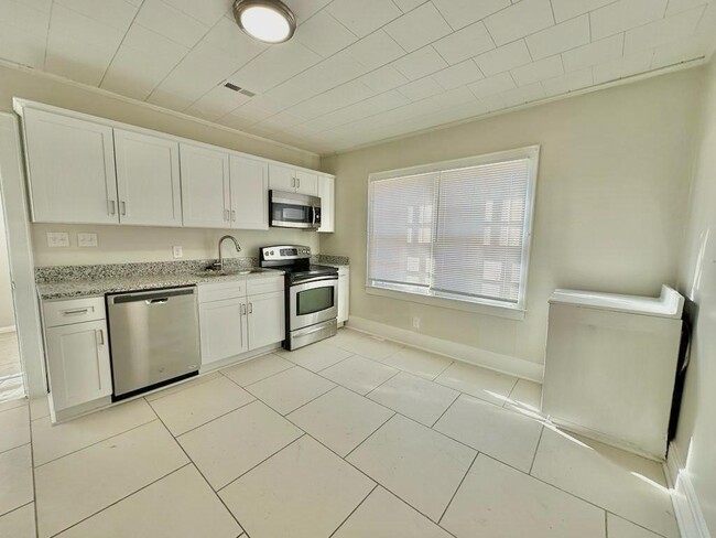 Building Photo - 1827 McLean Rd