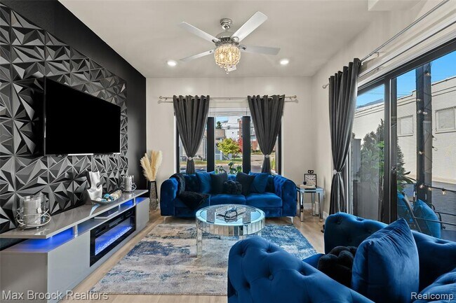 Building Photo - 105 Laurel Ct