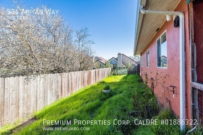 Building Photo - 934 Appian Way