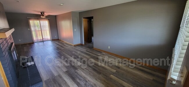 Building Photo - 425 Heather St