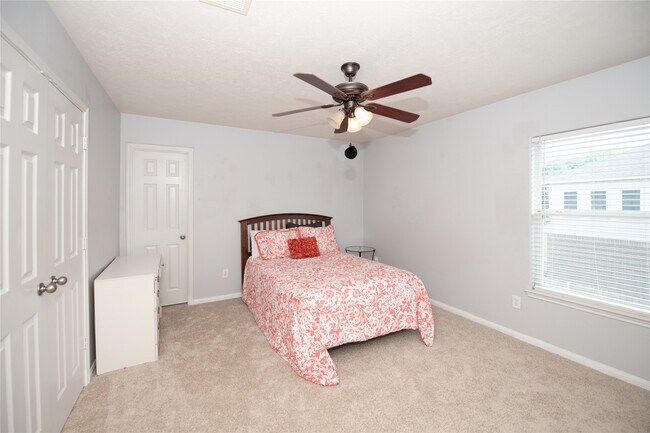 Building Photo - 1914 Lakeside Xing