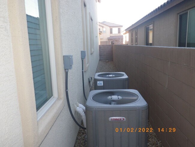 Building Photo - Beautiful 5 Bedroom House with City View