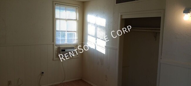 Building Photo - 3 Bedroom Duplex for Rent in Barstow