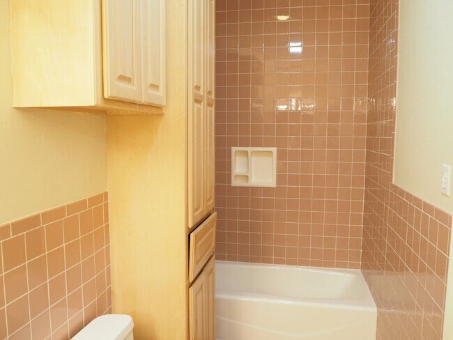 Building Photo - 5 Bed 4 Bath in Pilot Point