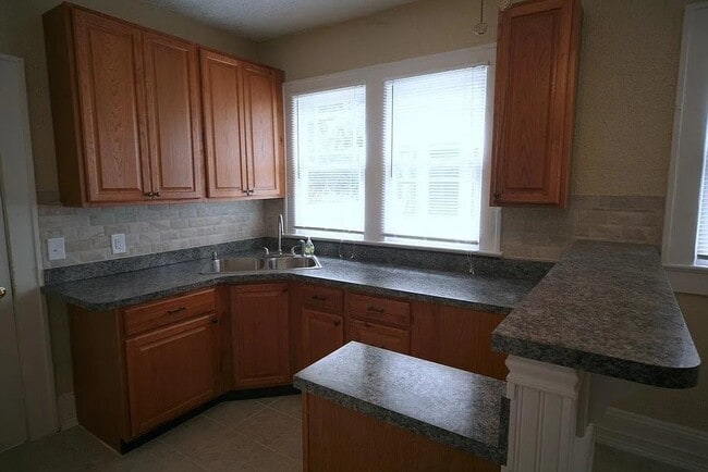 Building Photo - 4718 Ramona Blvd