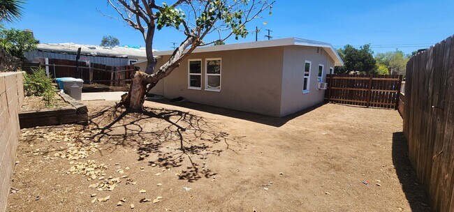 Building Photo - $500 Move in Special!! Spacious 3bdr house near College Grove!
