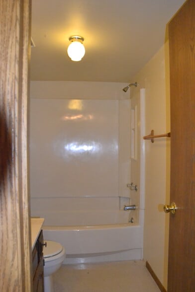 Building Photo - 402.5 Mulberry St