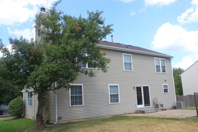 Building Photo - 324 Forest Dr