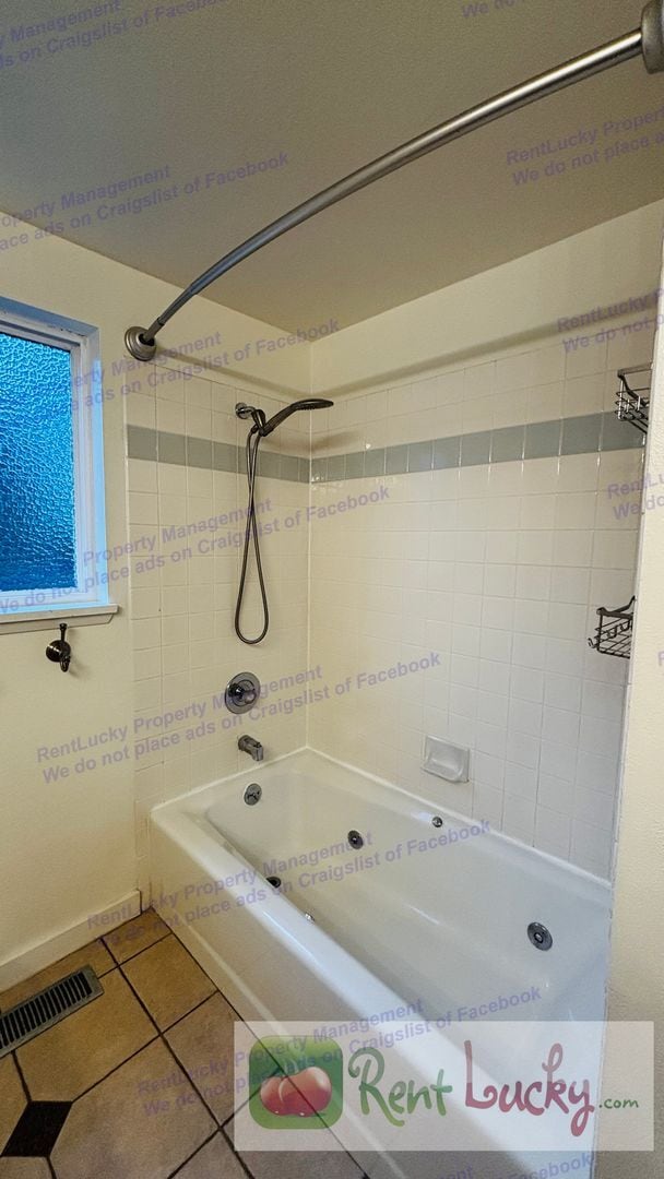 Building Photo - Charming 3 Bedroom Rambler + Large Storage/Shop  | Kent, WA