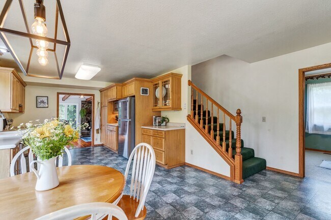 Building Photo - PRIVATE HOMESTEAD WITH ACREAGE & SHOP