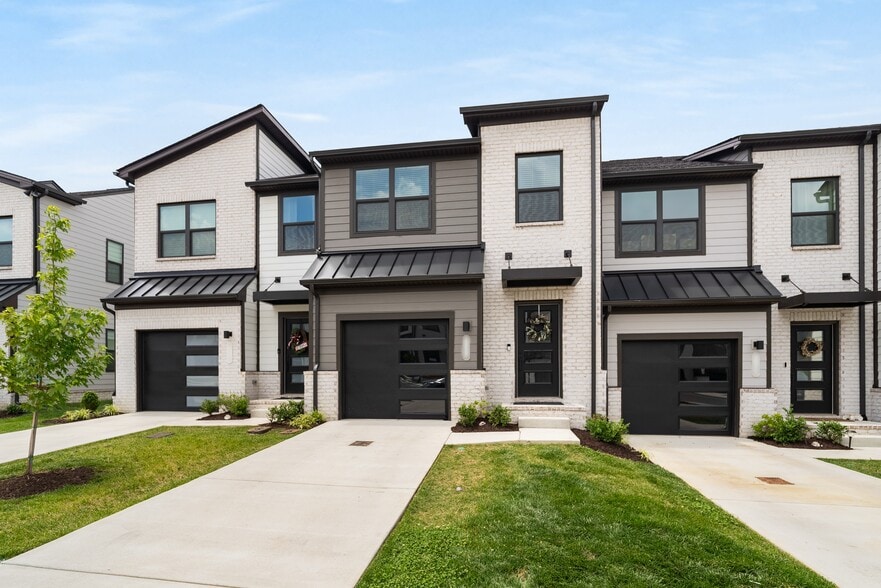 House Exterior - 1121 Riverbrook Dr