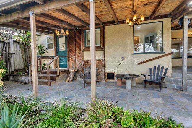 Building Photo - 4865 Lucille Pl