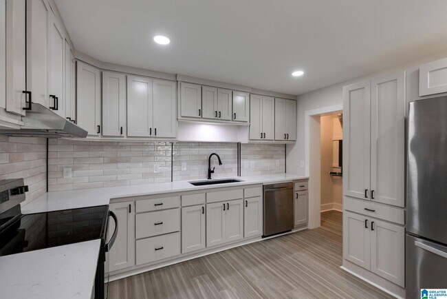 Building Photo - 1700 Valley Ave