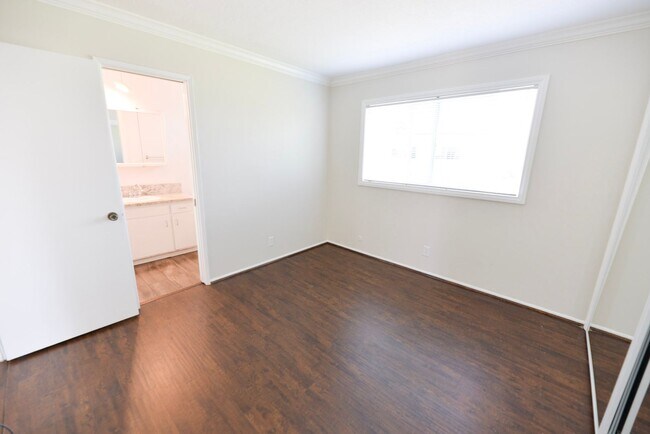 Building Photo - 248 Avenida Del Poniente