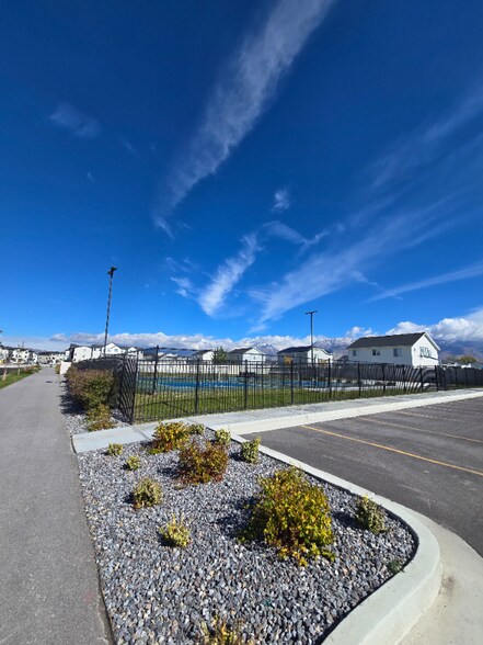 Building Photo - 896 N 560 W St