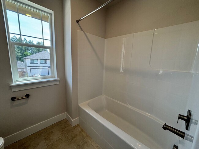 Building Photo - Brand New 5 Bedroom Home in Bull Mountain ...