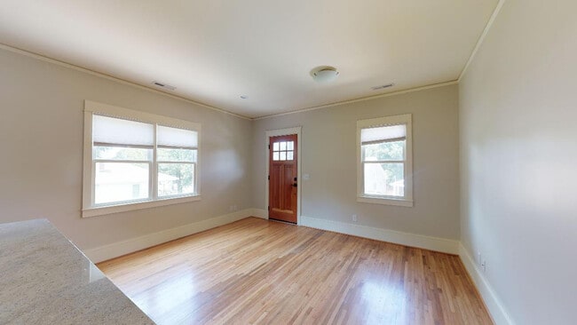 Building Photo - Beautiful Renovated Duplex in Wilmore!