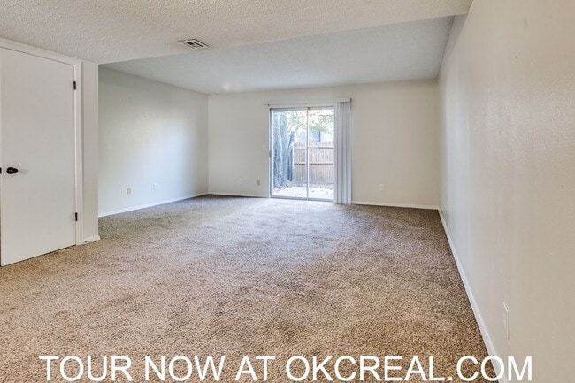 Building Photo - 1223 Lakecrest Dr