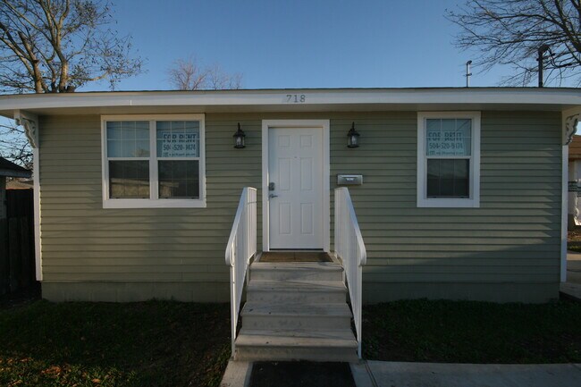 Building Photo - 718 16th St