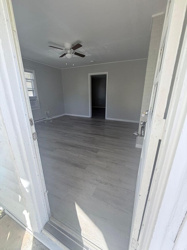 Building Photo - 110 Brown St