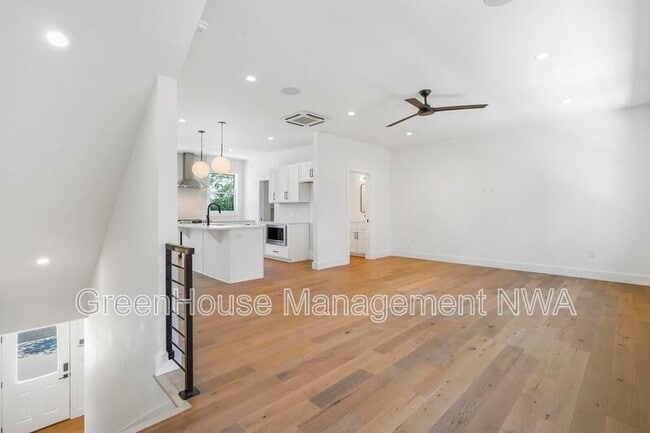 Building Photo - 627 SW C St