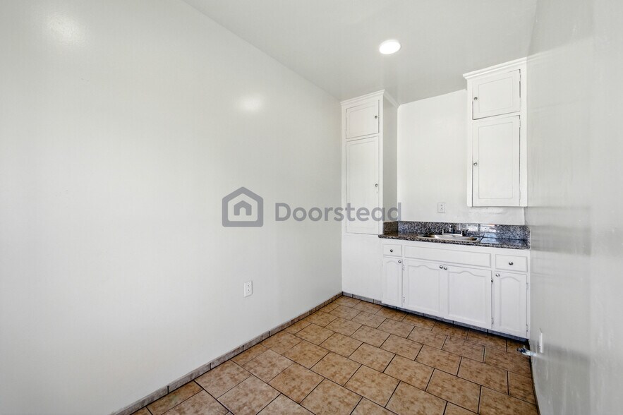 Building Photo - 3339 W 8th St