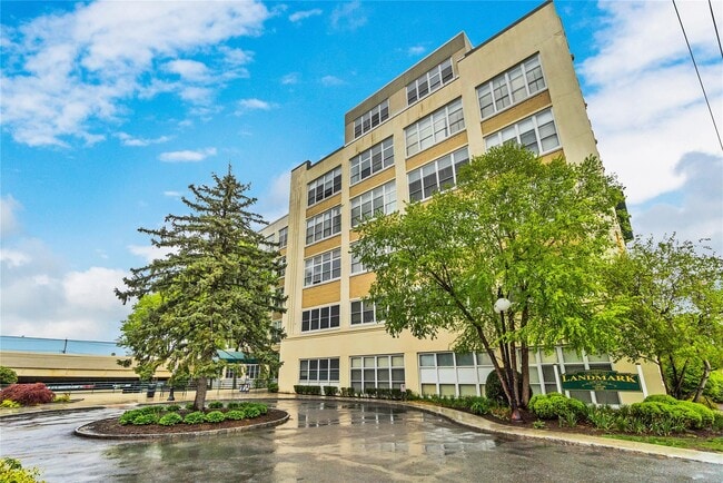 Building Photo - 1 Landmark Sq
