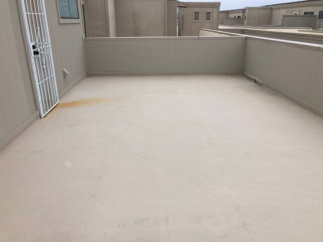Building Photo - Beachside Furnished Retreat! Remodeled 2BD/2BA Condo Steps from the Sand!