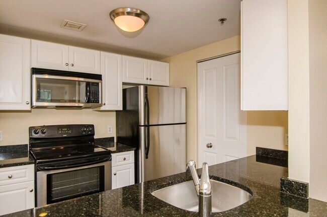 Building Photo - 10 Museum Way