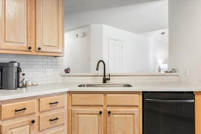 Building Photo - 40 Sugar Creek Pl