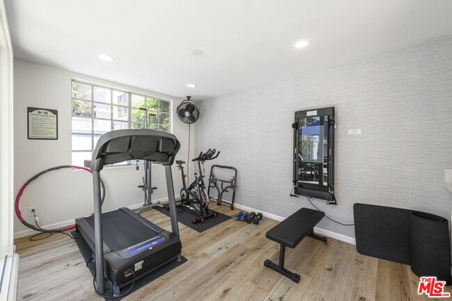 Building Photo - 11667 Gorham Ave