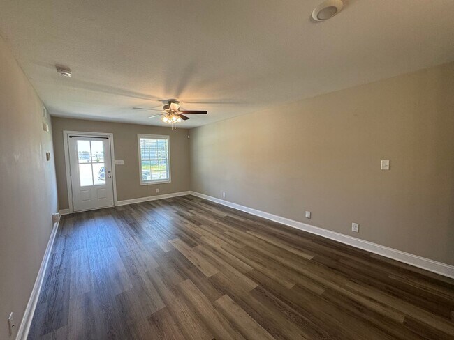 Building Photo - Gorgeous, Like New Home For Rent in Sango!