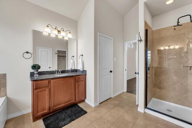 Building Photo - 833 TUSCAN Rd