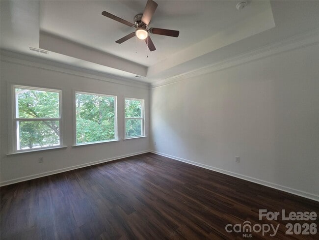 Building Photo - 595 Foxwood Dr SE
