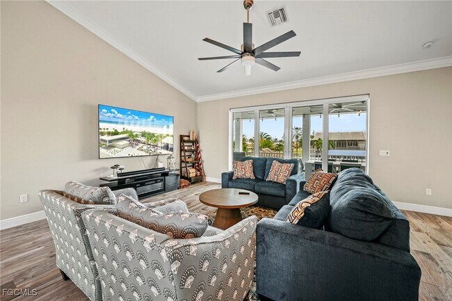 Building Photo - 256 Ibis St