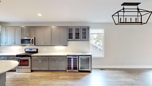 Building Photo - 208 Walnut Ave
