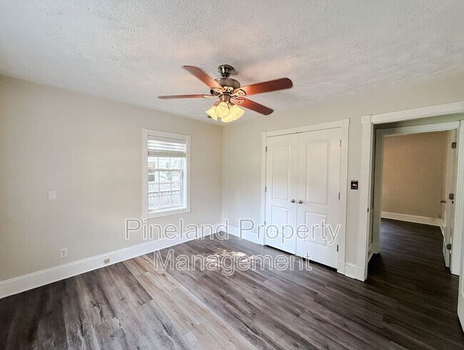Building Photo - 5300 Walnut Dr