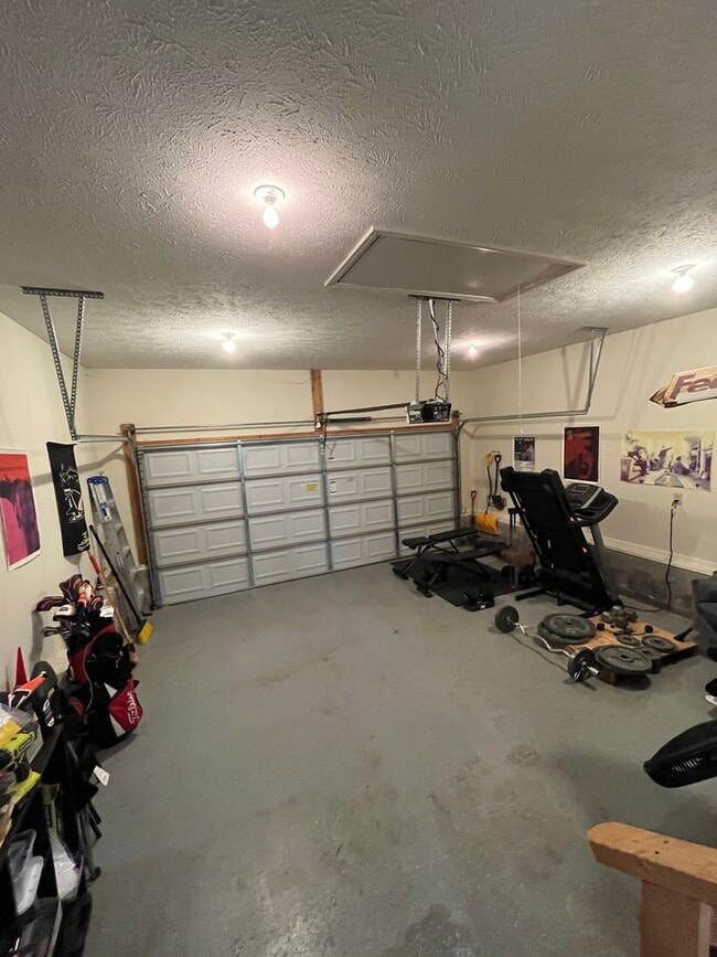 Building Photo - Charming 3-Bedroom Ranch in Prime Central ...