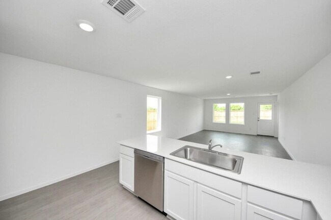 Building Photo - 27438 Sweetwater Bay Dr