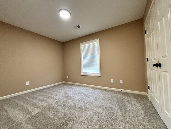 Building Photo - 546 Carter Ln
